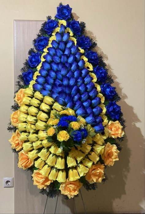 Вінок ритуальний жовто-блакитний великий штучний