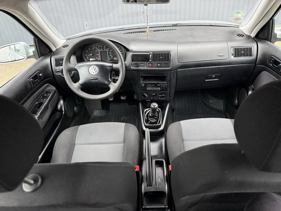 Volkswagen Golf  -2003 року