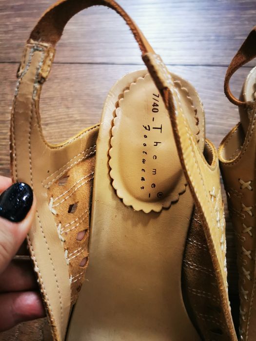 Sandały na szeroką stopę