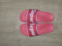chinelo vermelho