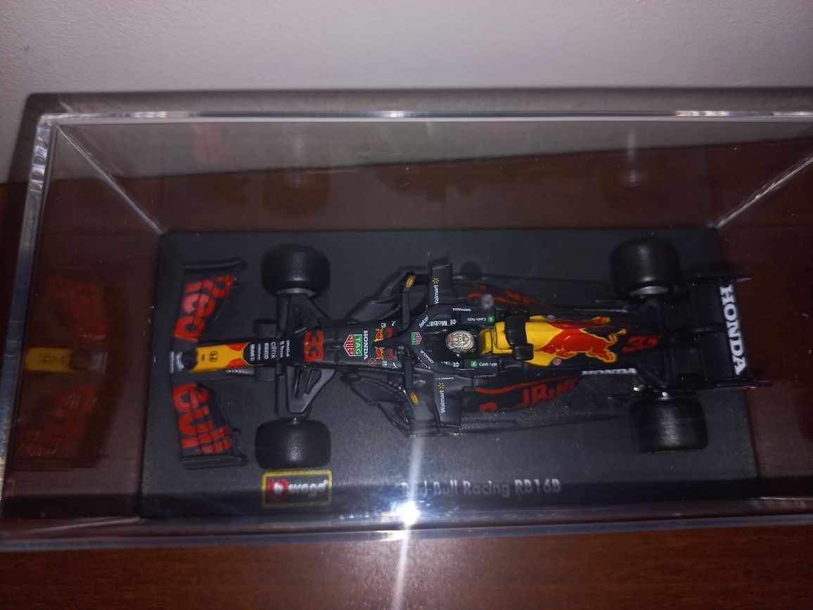 Bburago bolid F1 Red Bull RB16B, M. Verstappen, skala 1:43