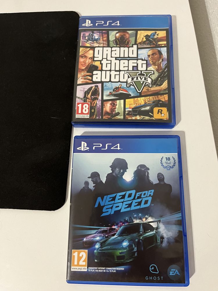 Vendo ps4 com dois comandos e todos os jogos que tenho .