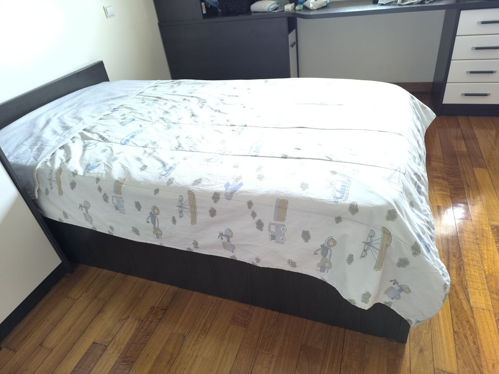 Cama de solteiro  com colchão 105x190