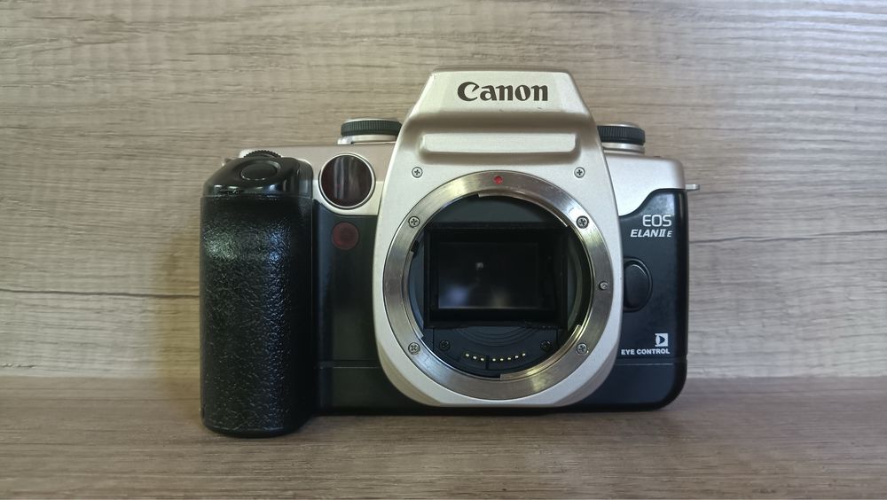 Canon EOS Elan IIE. Плівкова камера