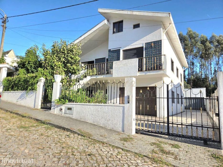 Moradia T5 com Jardim – Possibilidade de Bi-Familiar