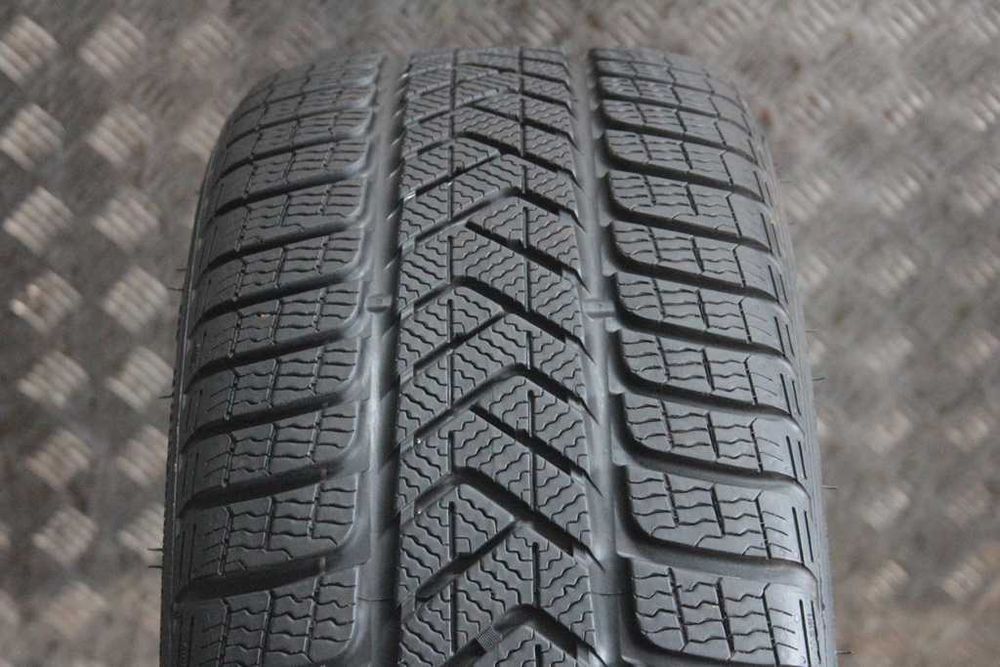 235/35/19 Pirelli Sottozero 3 235/35 R19 91V XL R01