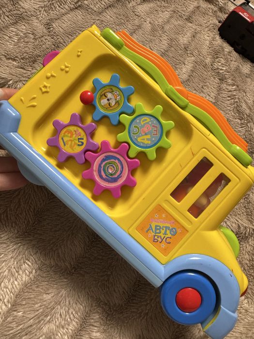 Інтерактивна машинка, шкільний автобус