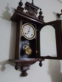 Relógio antigo de corda