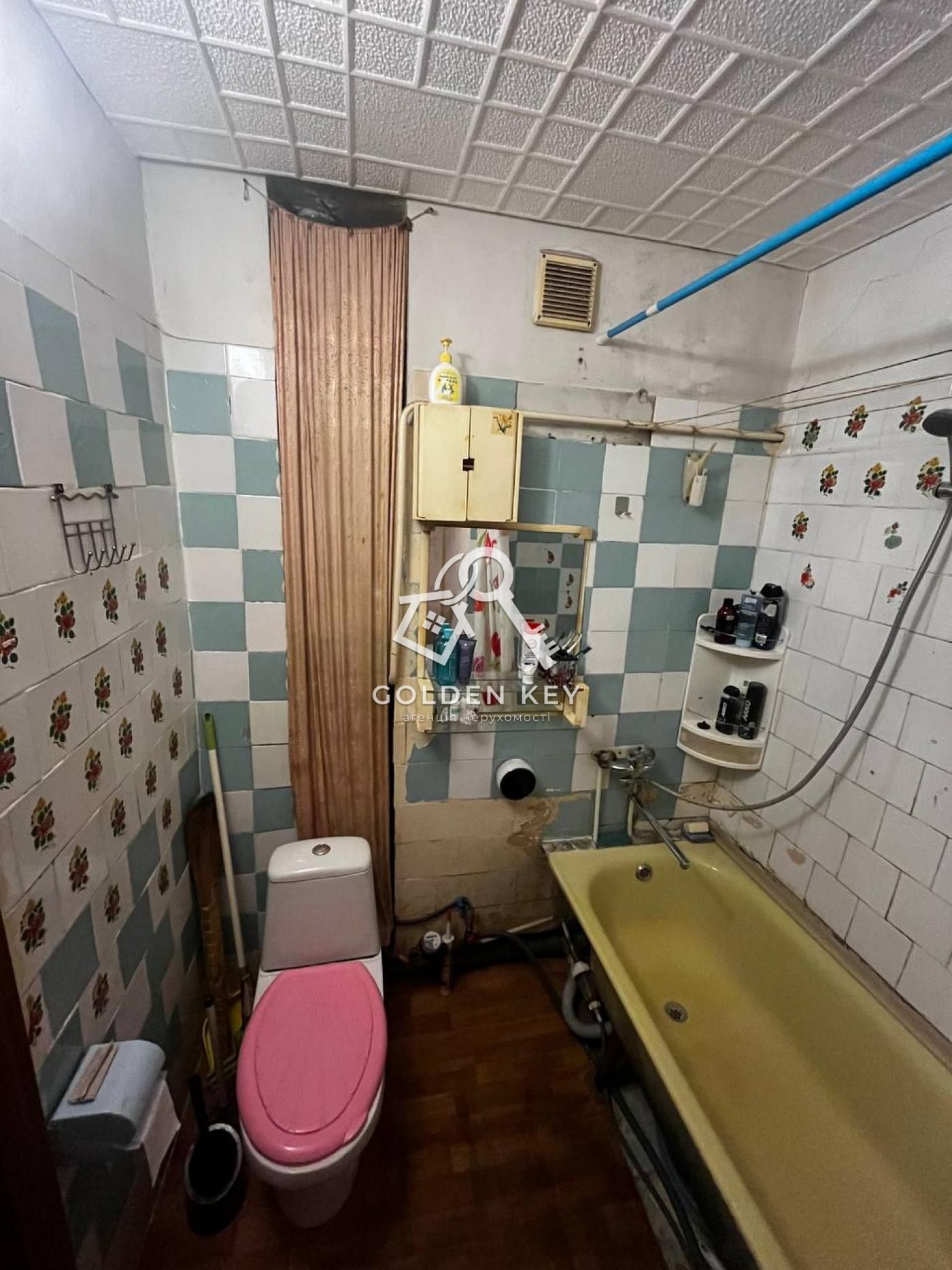 Продаж трикімнатної квартири, Автотехнікум