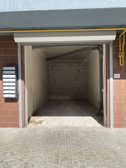 Продаж гаража в новобудові по вул Лукʼяна Кобилиці 105