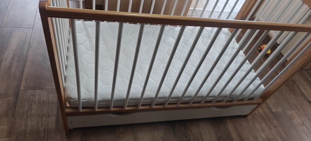 Łóżeczko 120x60 z szufladą + materac