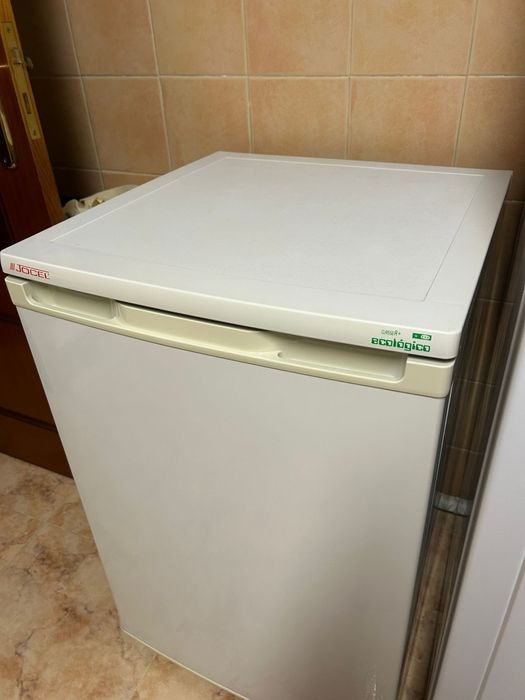 Vendo frigorífico Ariston e arca frigorifica Jocel