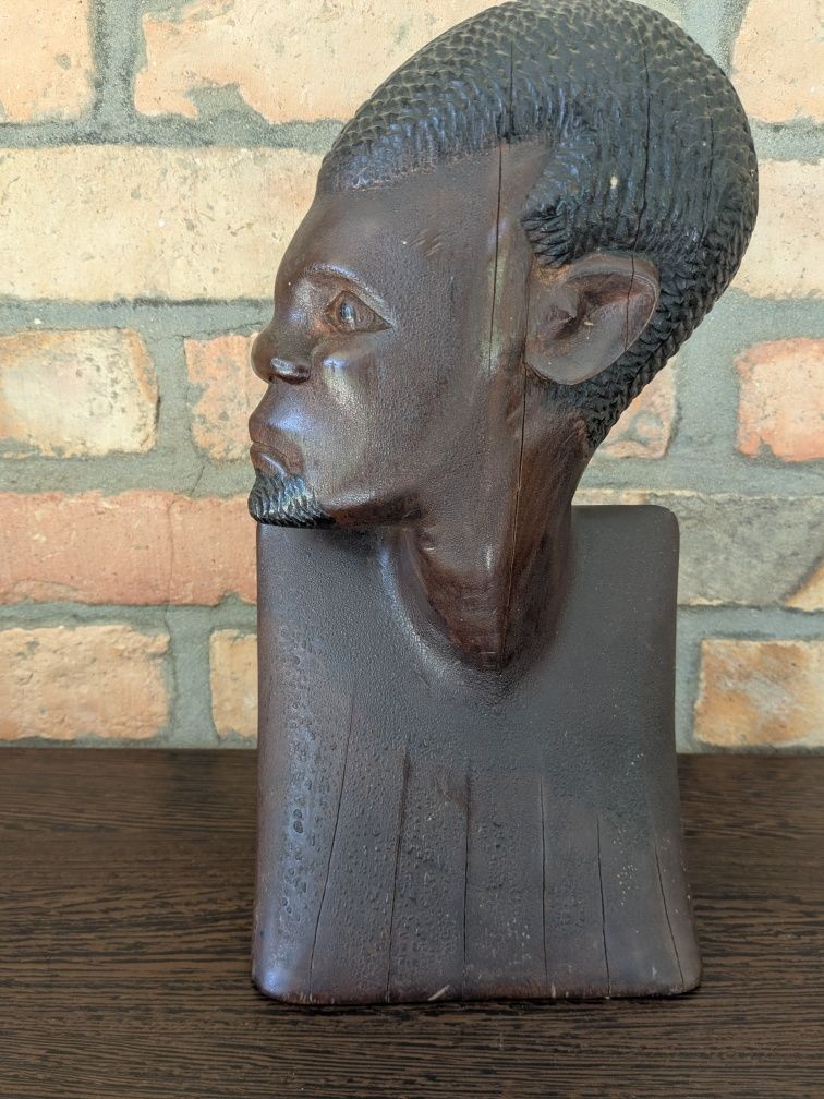 Artesanato Africano em madeira feito á mão.