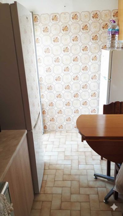 Quarto mobilado no centro de Caldas – ao lado do La Vie (€350)