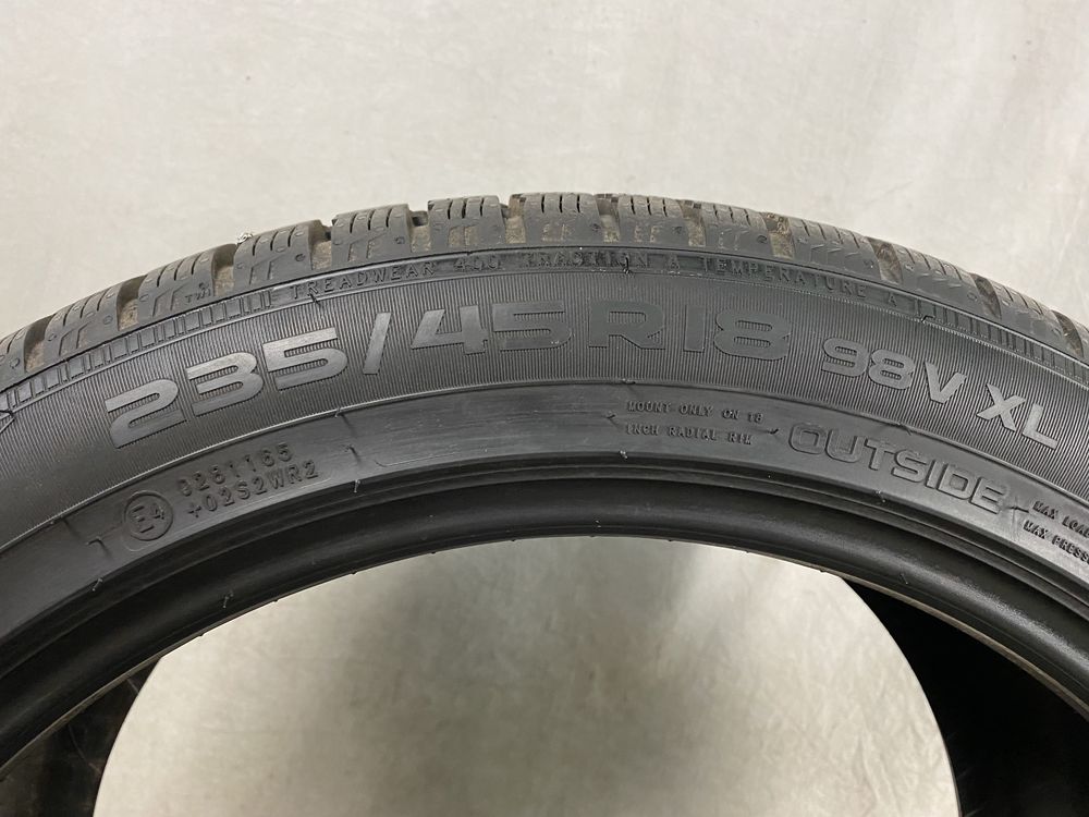 235/45R18 98V Nokian WR A4