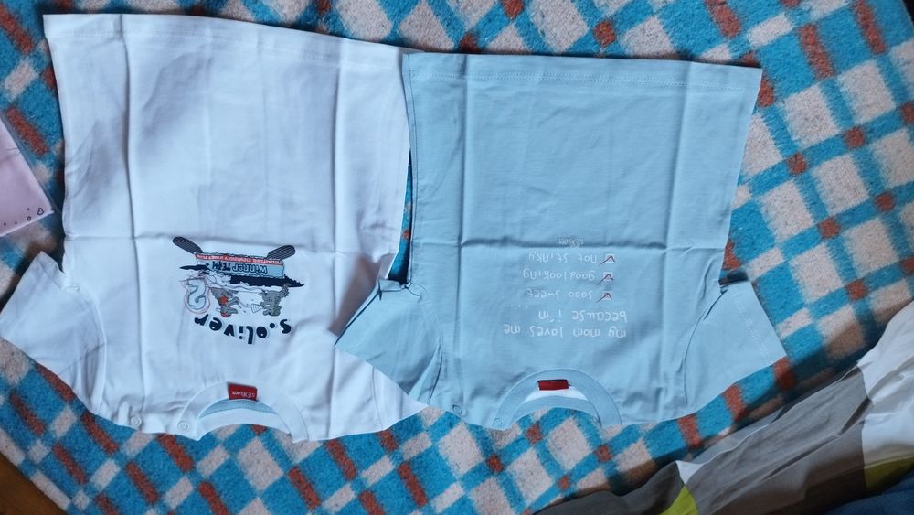 Várias peças de roupa novas