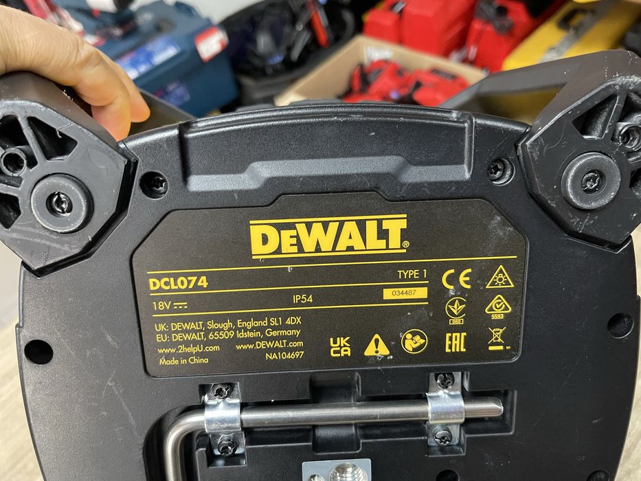Milwaukee Dewalt DCL074 / акумуляторний ліхтар Девольт