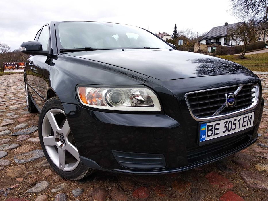 Автомобиль Volvo 1.6D