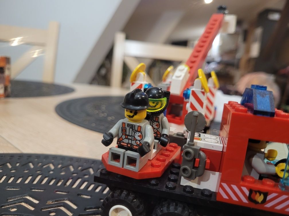 LEGO® 6477 Town - Wóz strażacki z podnośnikiem