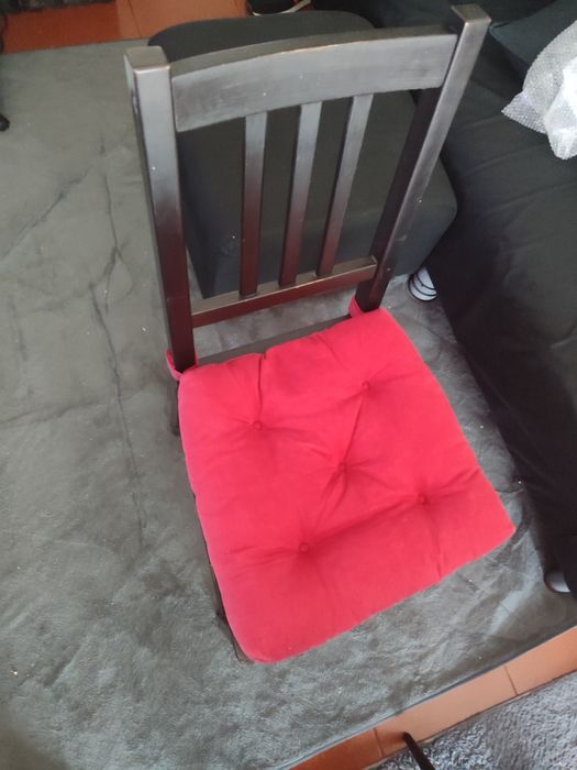 Vendo conjunto de 4 cadeiras com coxins