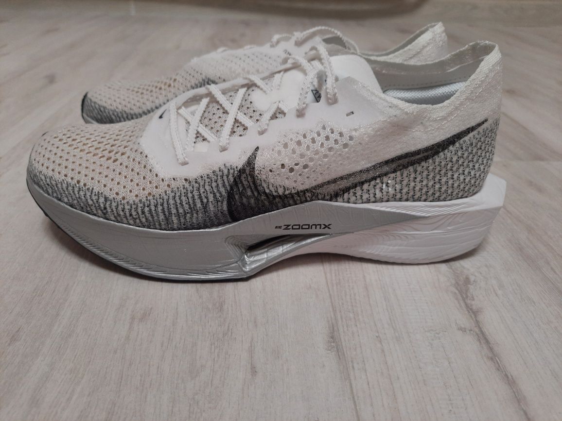 Оригінальні чоловічі кросівки для бігу Nike Vaporfly 3 (DV4129-100)