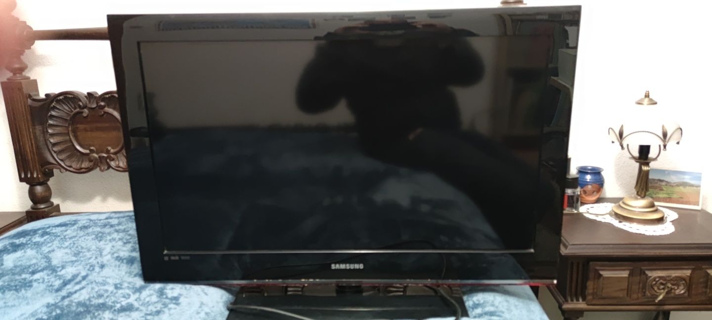 TV Samsung Full Hd 80 x60 cm