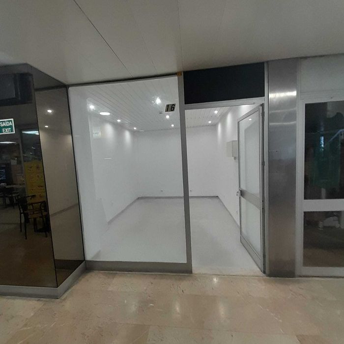 Loja  no R/C - Centro Comercial Caparica Oceano - Costa da Caparica