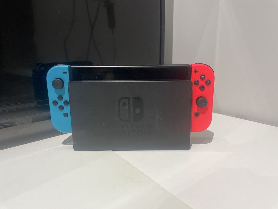Nintendo switch+4 gry oraz kontroler