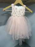 Vestido para bebé com véu e casaco