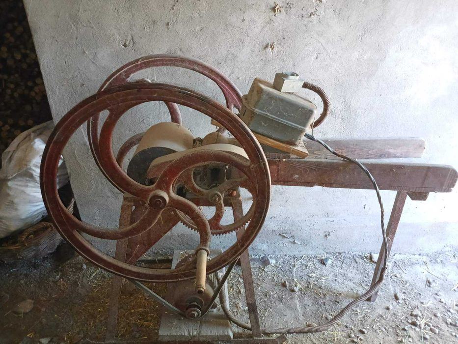 Продам січкарню з двигуном та пускачем!