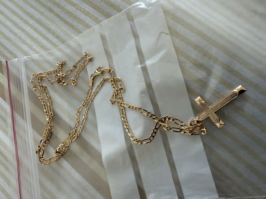 Fio em ouro com a Cruz em ouro 9k
