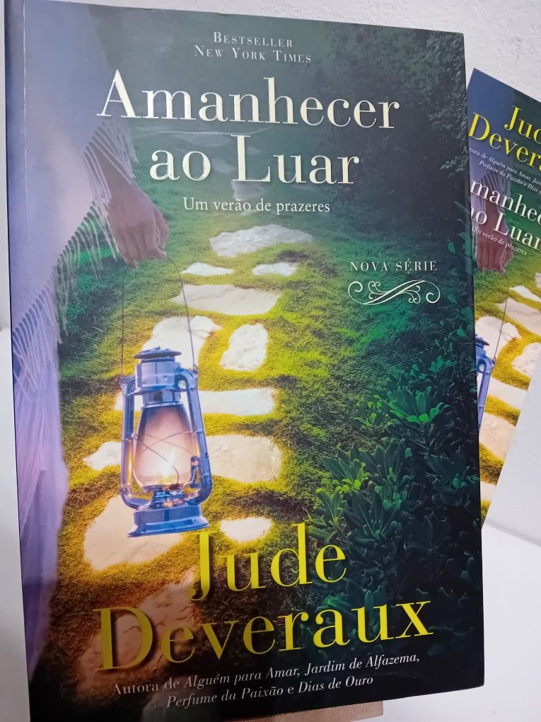 Amanhecer ao Luar