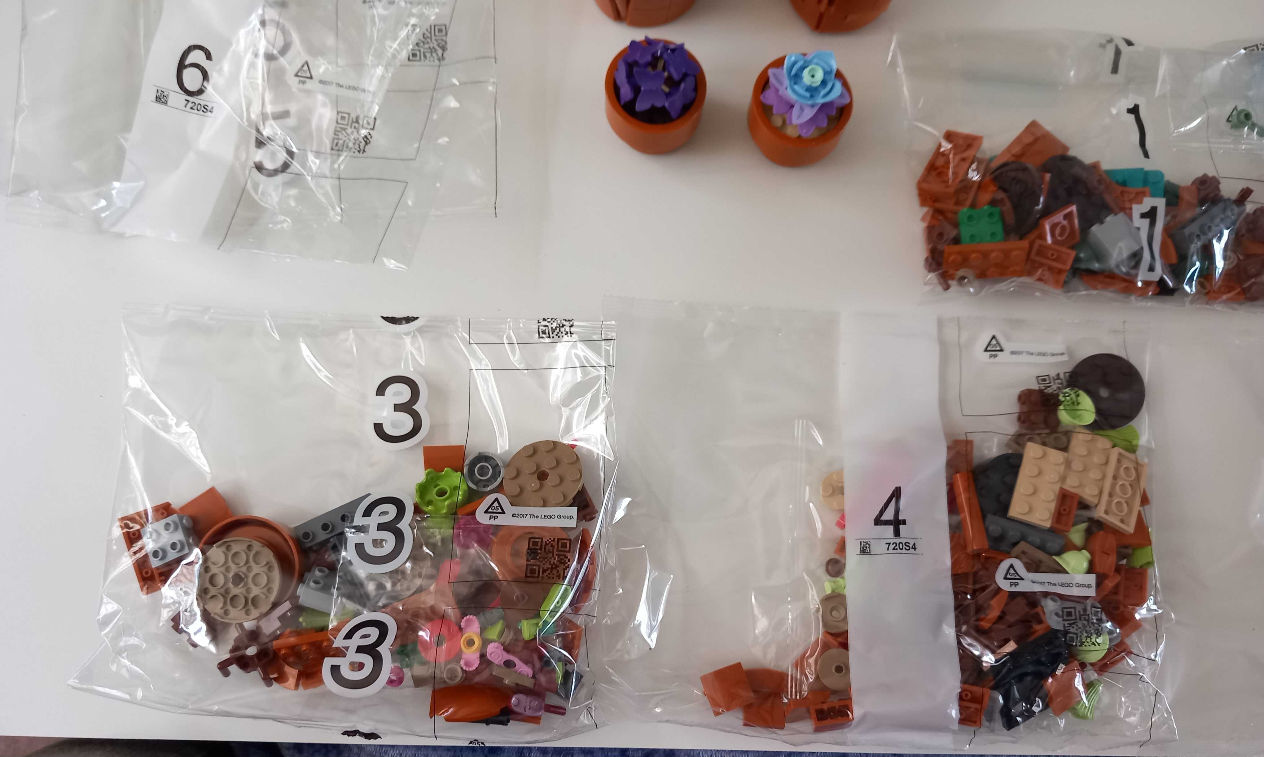 Lego Icons - Tiny Plants - parcialmente montado