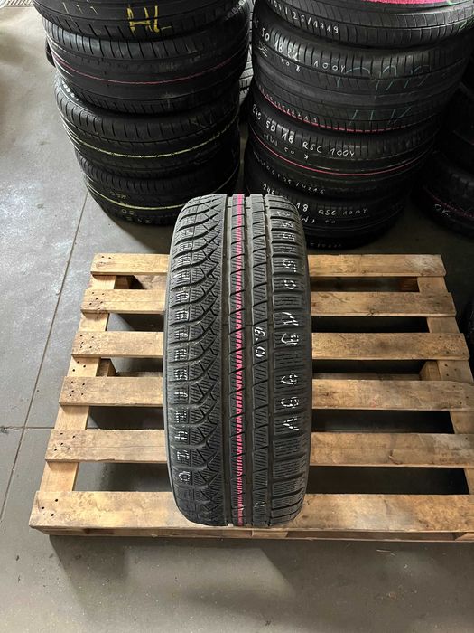opona 235/50R19 99 V Pirelli P Zero Winter