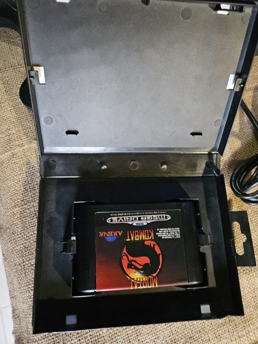Sega megadrive com um jogo