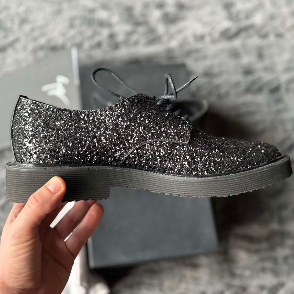 Nowe buty wizytowe Giuseppe Zanotti rozmiar 39 wkładka 25 cm
