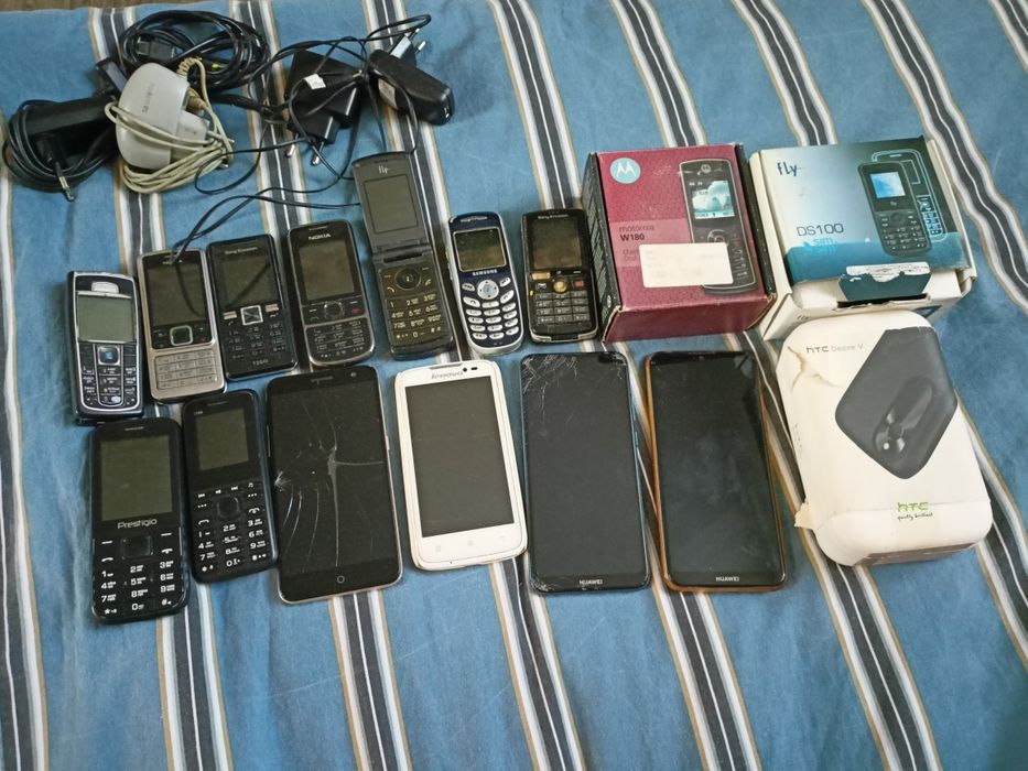 Комплект Телефони і смартфони