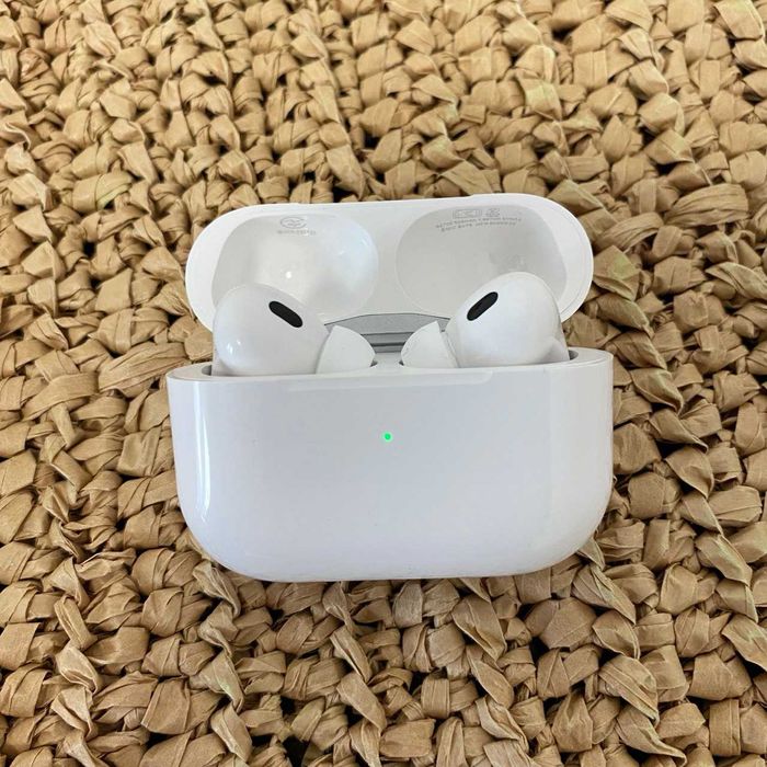 Оригінальні AirPods Pro 2 у стані нових.