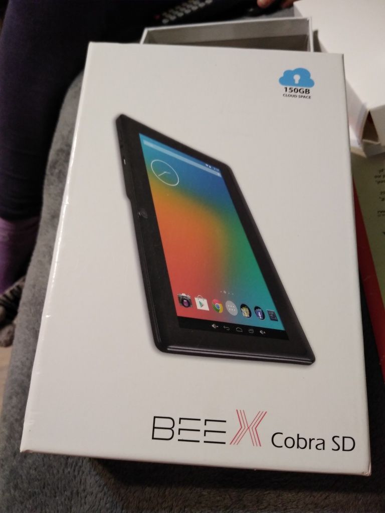 Tablet BEEX uszkodzony