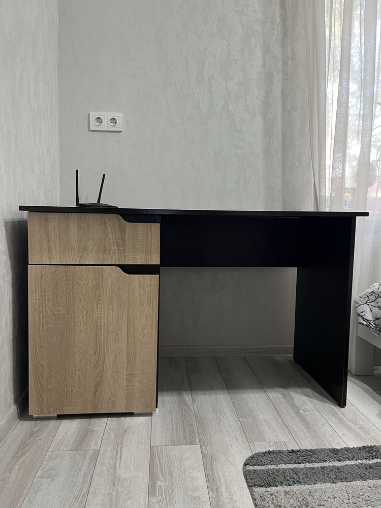 Продам компʼютерний стіл разом кріслом