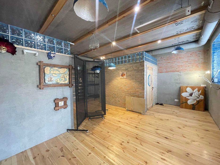 Приміщення вільного призначення в ЖК “Волошковий”