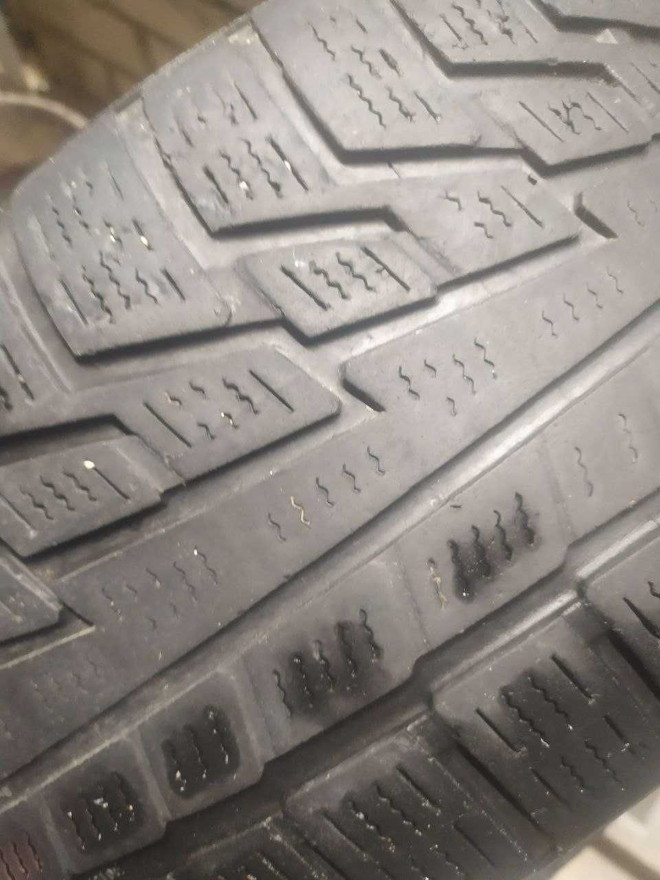 Гума Зимова 215/55 R16