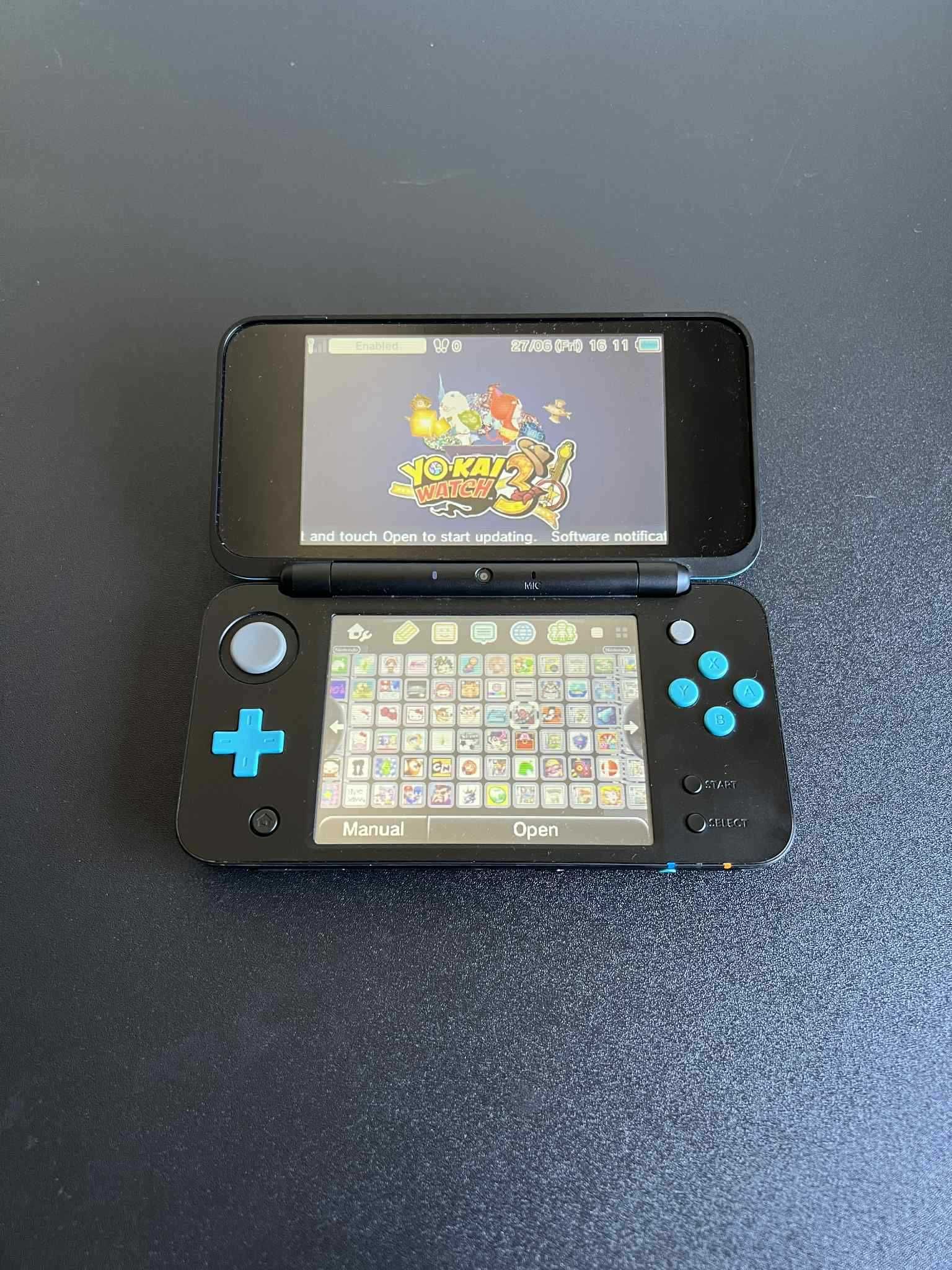 New Nintendo 2DS XL Preta/Azul com 100+ Jogos