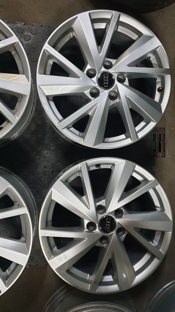 Felgi Aluminiowe 5x112 7Jx17 ET45 Audi A4 A3 A6 Q2 Q3 VW