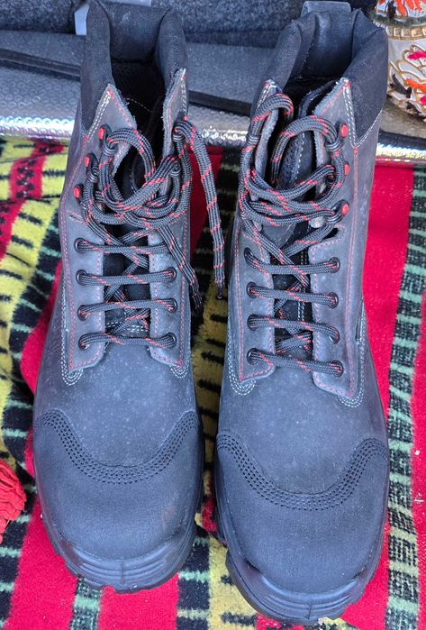 Botas com biqueira aço novas