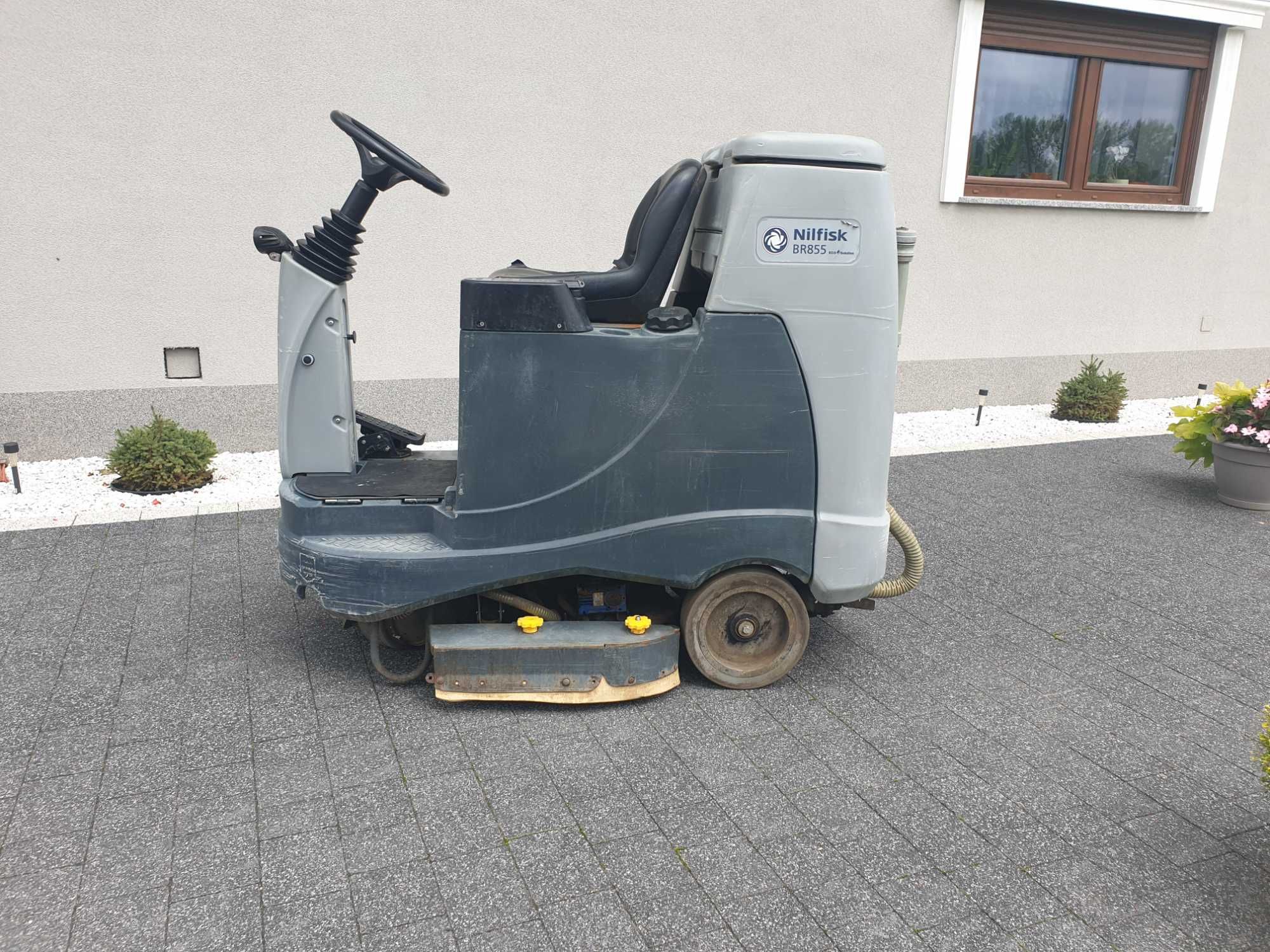 Szorowarka NIlfisk BR855 nowe baterie
