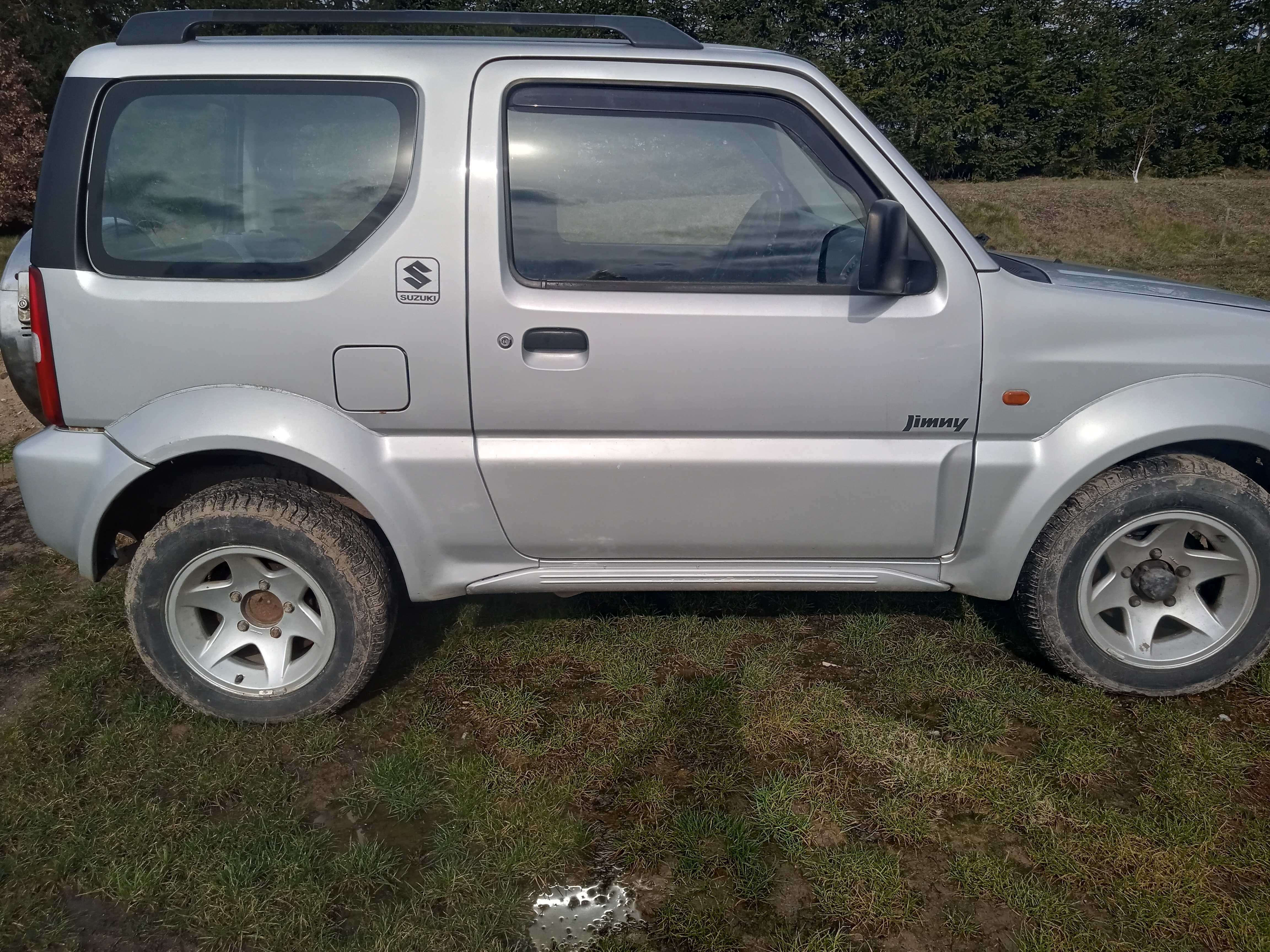 Suzuki Jimny mały samochód z wielkim sercem