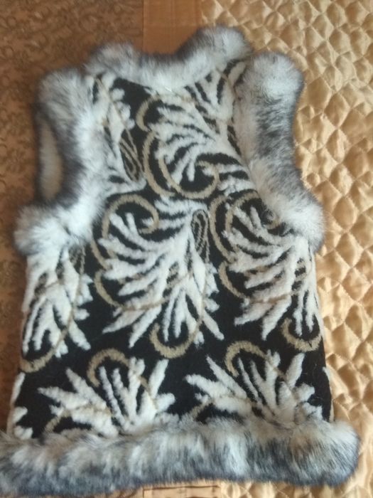 Тепла мехова жилетка,безрукавка на дівчинку 6-8