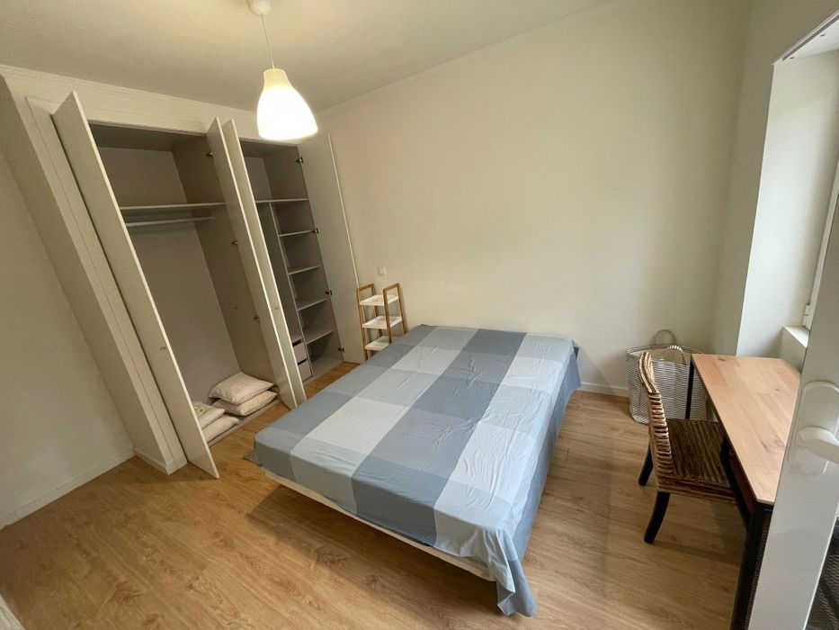 Quarto para arrendar a solteira