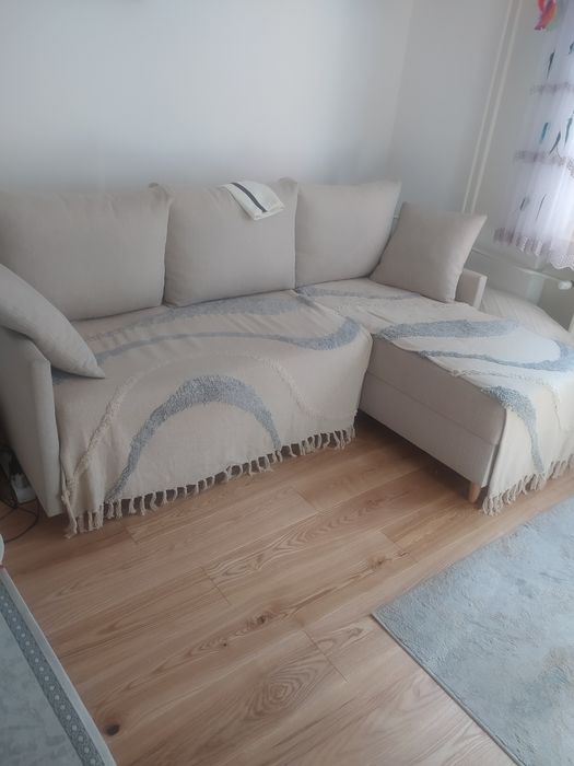 Sprzedam narożnik beżowy . Obicie z naturalnego materiału